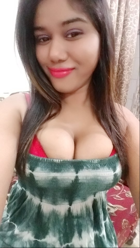 Cruvey busty women