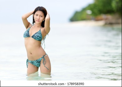 Simmone jade mackinnon bikini