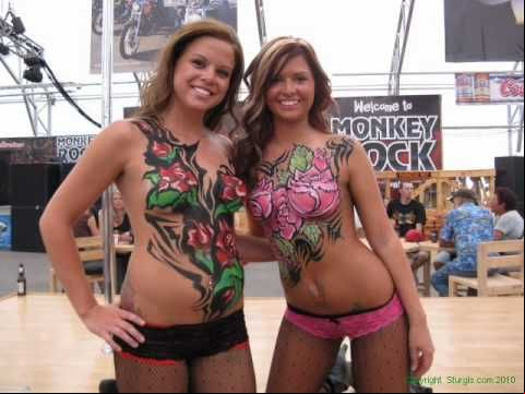 Naked girls that shows boobs